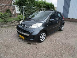 Damaged car Peugeot 107 Airco Radio/CD 5-Drs 2011/1