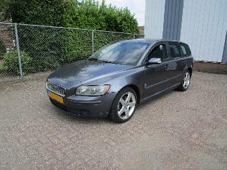 Damaged car Volvo V-50 2.4 Automaat Clima 2005/9