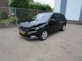 Vaurioauto  passenger cars Skoda Fabia 1.2 TSI Clima Radio/CD 2016/2