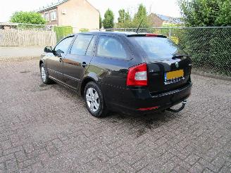 Skoda Octavia 1.6 TDI Clima Radio/CD 6-Bak picture 2
