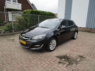 damaged passenger cars Opel Astra 1.4 T Navi Clima 6-Bak 2014/2