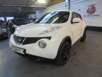 damaged passenger cars Nissan Juke 1.6 16V SUV 117PK... 2011/8