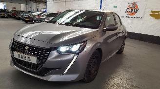 damaged passenger cars Peugeot 208 1.2 VTI 12 V PURETECH 75 PK ... 2021/2