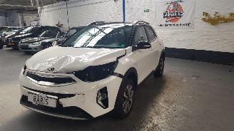 Damaged car Kia Stonic 1.0i T-GDi 12V ECO-DYNAMICS+ SUV  HYBRID 998CC 74KW 101PK 2021/3