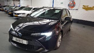 uszkodzony samochody osobowe Toyota Corolla 1.8 16V HYBRID AUT 4DRS  BENZ ELK.1.798CC 90KW 122PK 2020/2