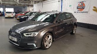 Damaged car Audi A3 1.4 TFSI 16V 40 E-TRON  4DRS HYBRIDE BENZ 1.395CC 150KW 204PK 2020/3