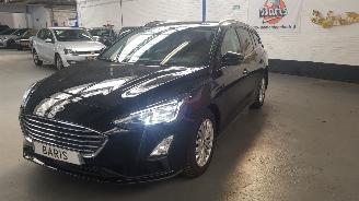 Schadeauto Ford Focus 1.5 ECOBOOST 12V COMBI  BENZ 1.496CC 110KW 150PK 2020/12