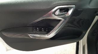 Peugeot 2008 1.2 12V E-THP AUT  PURETECH MPV  BENZ 1.199CC 81KW 110PK picture 8