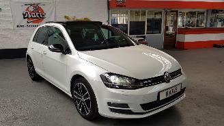 Unfallwagen Volkswagen Golf 1.2 TSI BENZ AUT 77 KW 105 PK 2014/6