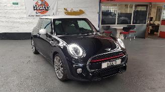 Schadeauto Mini Cooper 1.5 12V COOPER  2 DRS BENZ 1.499CC 100KW 136PK 2015/8