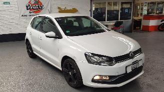 Unfallwagen Volkswagen Polo 1.2 TSI 16V BLUEMOTION AUT  BENZ 1.197CC 66KW 90PK 2014/9