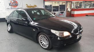 Unfallwagen BMW 5-serie 525i 24V AUT SEDAN 4 DRS BENZ 2.495CC 141KW 192PK 2004/7