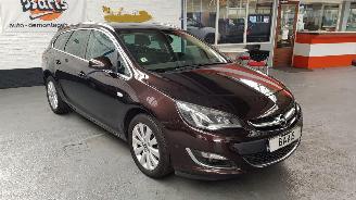 Schadeauto Opel Astra 2.0 CDTI 16V AUT COMBI  DSL 1.956CC 121KW 165PK 2014/5