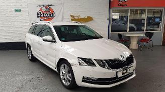 Damaged car Skoda Octavia 1.0 TSI 12V COMBI 4DRS BENZ 999CC 85KW 116PK 2021/1