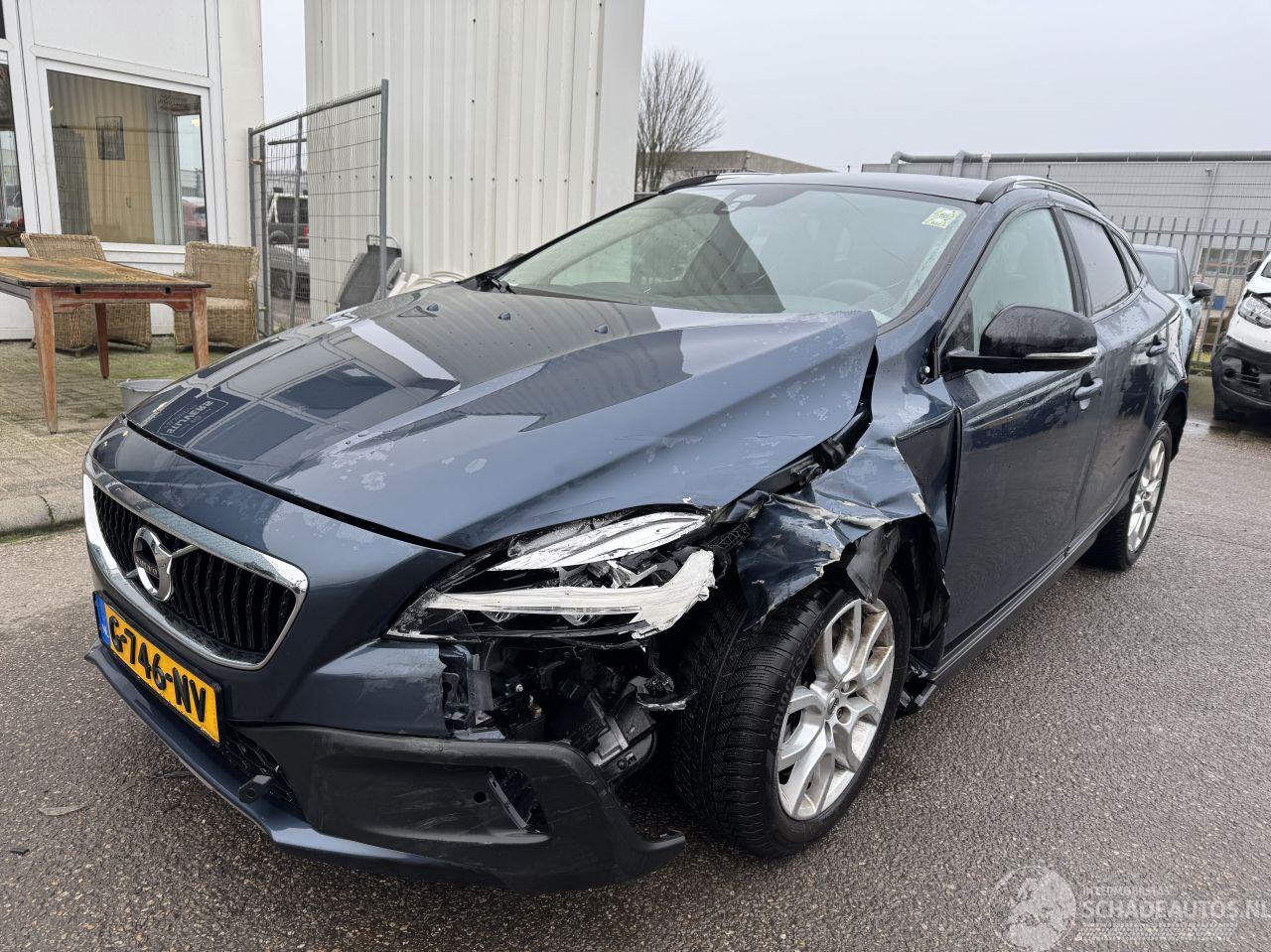 Volvo V-40 CROSS COUNTRY 1.5 T3 AUTOMAAT BJ 2019