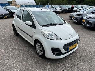 damaged passenger cars Peugeot 107 1.0 Access 2013/5