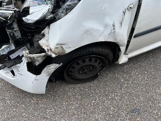 Peugeot 107 1.0 Access picture 9