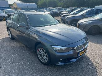 uszkodzony samochody osobowe BMW 3-serie 320i AUTOMAAT Executive BJ 2012 327.962 KM 2012/5