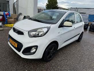 Unfallwagen Kia Picanto 1.0 CVVT ISG Comfort Pack BJ 2013 109.721 KM 2013/12