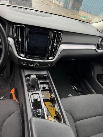 Volvo V-60 2.0 B3 AUTOMAAT BJ 2022 Momentum Busines picture 16