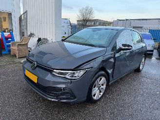 Unfallwagen Volkswagen Golf 1.0 eTSI Life AUTOMAAT 2022/3