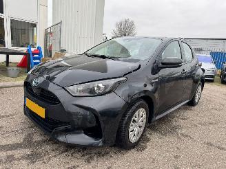 damaged passenger cars Toyota Yaris 1.5 AUTOMAAT Hybrid Active BJ 2021 80.589 KM 2021/4