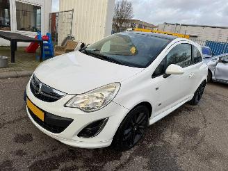 damaged passenger cars Opel Corsa 1.4-16V Cosmo 2012/2