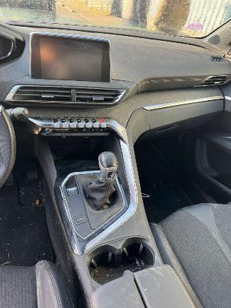 Peugeot 5008 1.2 PureTech Blue Lease Premium picture 15