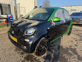 damaged passenger cars Smart Forfour electric drive passion 18 kWh 2018/5