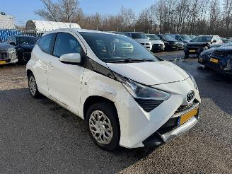 Auto incidentate Toyota Aygo 1.0 VVT-i AUTOMAAT X PLAY 2021/10