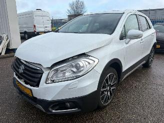 Damaged car Suzuki SX4 S-Cross 1.6  AUTOMAAT High Executive 2014/3