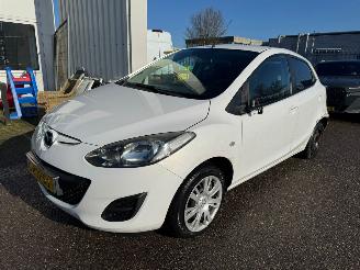 Damaged car Mazda 2 1.3 Cool 2012/2