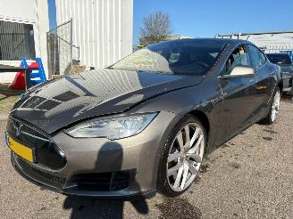 Unfallwagen Tesla Model S 85D Base 2015/8