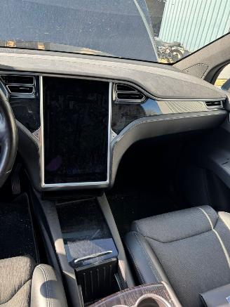 Tesla Model X 75D Base picture 10