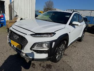 damaged passenger cars Hyundai Kona 1.6 AUTOMAAT GDI HEV Premium Sky 2020/10