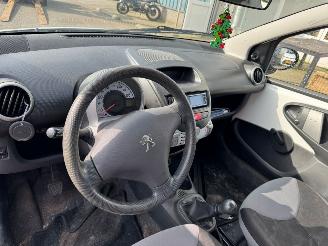 Peugeot 107 1.0 Access Accent picture 10