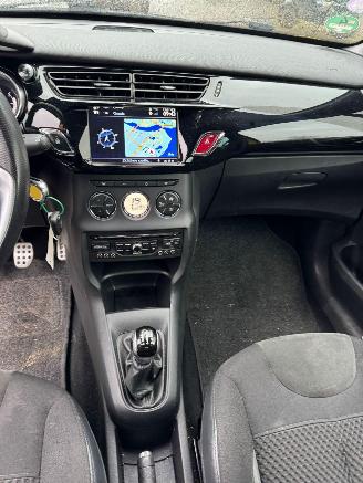 Citroën DS3 Cabrio 1.2 VTi Chic picture 13