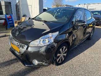 Unfallwagen Peugeot 208 1.4 AUTOMAAT  e-HDi Blue Lease 2012/7