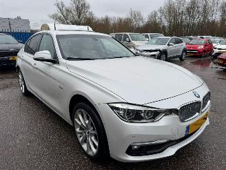BMW 3-serie 320i  AUTOMAAT Luxury Edition picture 6