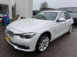 uszkodzony samochody osobowe BMW 3-serie 320i  AUTOMAAT Luxury Edition 2018/9