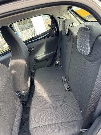 Peugeot 108 1.0 e-VTi Allure picture 17