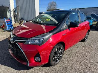 damaged passenger cars Toyota Yaris 1.5 AUTOMAAT Hybrid Dynamic Bi-Tone 2019/6