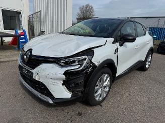damaged passenger cars Renault Captur 1.3 AUTOMAAT TCe 130 Edition One 2020/4