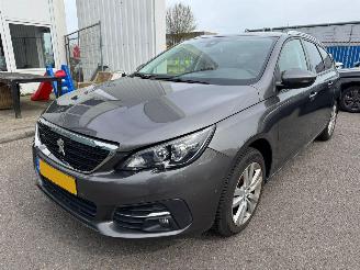 uszkodzony samochody osobowe Peugeot 308 SW 1.2 PureTech Blue Lease Executive 2018/7