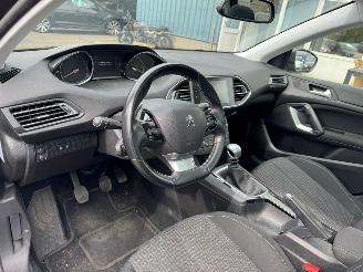 Peugeot 308 SW 1.2 PureTech Blue Lease Executive picture 13