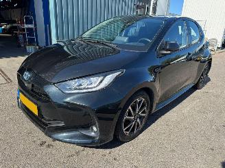 damaged passenger cars Toyota Yaris 1.5 Hybrid Dynamic 2022/6