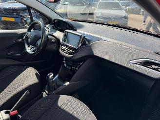 Peugeot 208 1.2 PureTech Allure picture 14