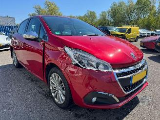 Peugeot 208 1.2 PureTech Allure picture 10