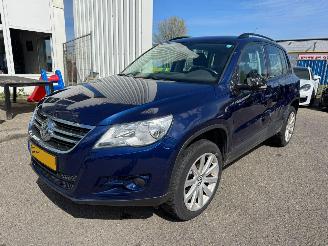 damaged passenger cars Volkswagen Tiguan 2.0 TDI Comfort&Design 2010/2