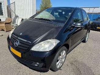 uszkodzony samochody osobowe Mercedes A-klasse 160 BlueEFFICIENCY Classic 2009/11